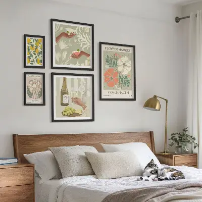 Modernes Wandbilder-Set mit Blumen und Früchten im Vintage-Stil