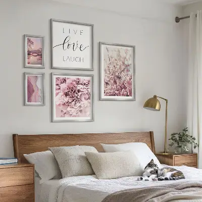 Bildergalerie-Set für die Wand mit Blumenmotiven und pastellfarbenen Slogans
