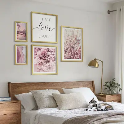 Bildergalerie-Set für die Wand mit Blumenmotiven und pastellfarbenen Slogans