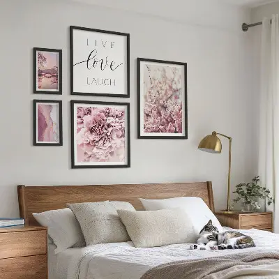 Bildergalerie-Set für die Wand mit Blumenmotiven und pastellfarbenen Slogans