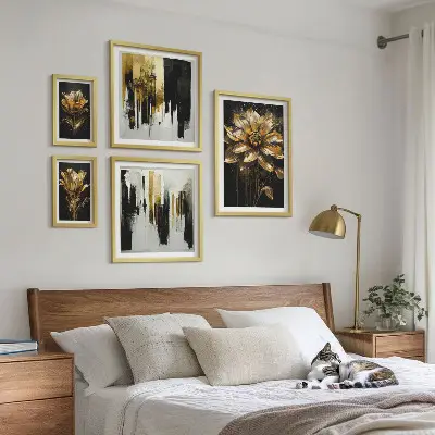 Modernes Wandbilder-Set mit eleganten Blumenmotiven für ein modernes Ambiente