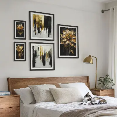 Modernes Wandbilder-Set mit eleganten Blumenmotiven für ein modernes Ambiente