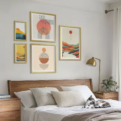 Modernes Wandbilder-Set mit abstrakten geometrischen Landschaften