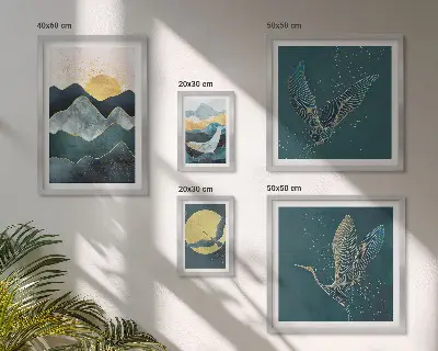 Modernes Wandbilder-Set mit stilvollem Bergpanorama mit Vögeln und Sonne