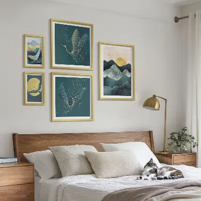 Modernes Wandbilder-Set mit stilvollem Bergpanorama mit Vögeln und Sonne