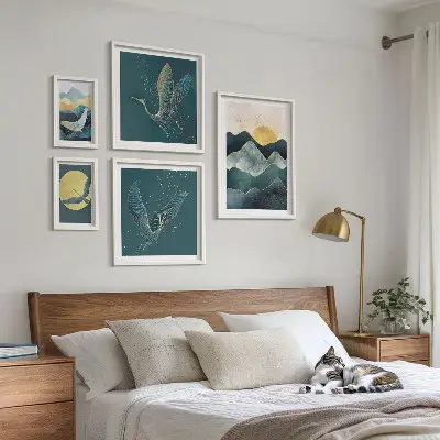 Modernes Wandbilder-Set mit stilvollem Bergpanorama mit Vögeln und Sonne