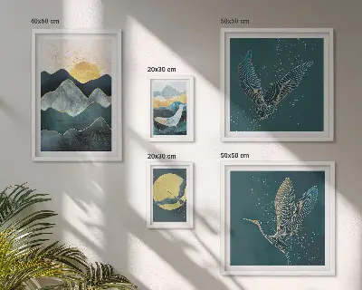 Modernes Wandbilder-Set mit stilvollem Bergpanorama mit Vögeln und Sonne