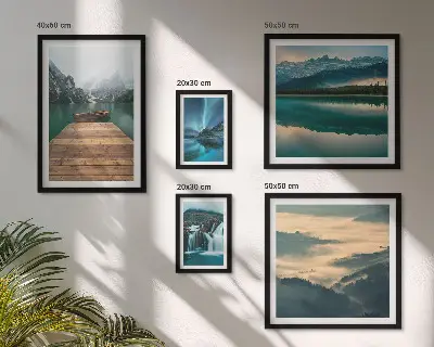 Modernes Wandbilder-Set mit Landschaften, Wasserfällen und Bergen