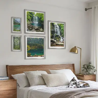 Modernes Wandbilder-Set mit Motiven von Wasserfällen und Waldlandschaften in der Natur