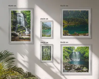 Modernes Wandbilder-Set mit Motiven von Wasserfällen und Waldlandschaften in der Natur