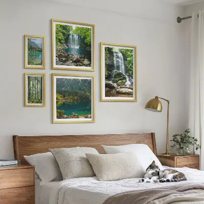 Modernes Wandbilder-Set mit Motiven von Wasserfällen und Waldlandschaften in der Natur