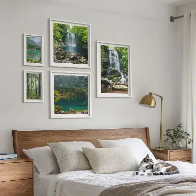 Modernes Wandbilder-Set mit Motiven von Wasserfällen und Waldlandschaften in der Natur
