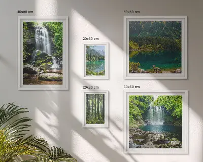 Modernes Wandbilder-Set mit Motiven von Wasserfällen und Waldlandschaften in der Natur