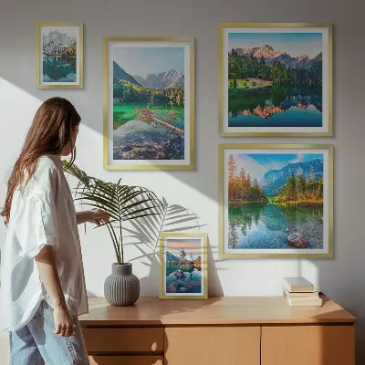 Modernes Wandbilder-Set mit Berglandschaften, Seen und Wäldern