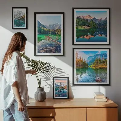 Modernes Wandbilder-Set mit Berglandschaften, Seen und Wäldern