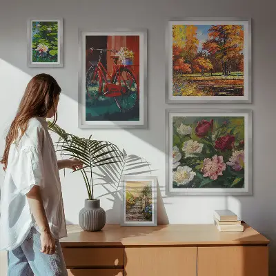 Modernes Wandbilder-Set mit Blumen und Fahrrädern in malerischer Schönheit