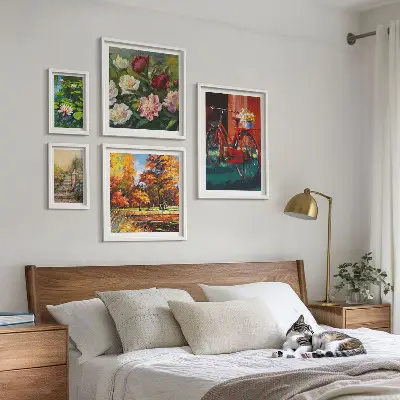 Modernes Wandbilder-Set mit Blumen und Fahrrädern in malerischer Schönheit