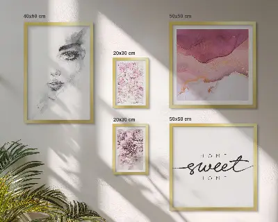 Bildergalerieset für die Wand mit Frauenporträts und Blumen in Pastelltönen