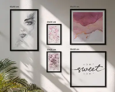 Bildergalerieset für die Wand mit Frauenporträts und Blumen in Pastelltönen