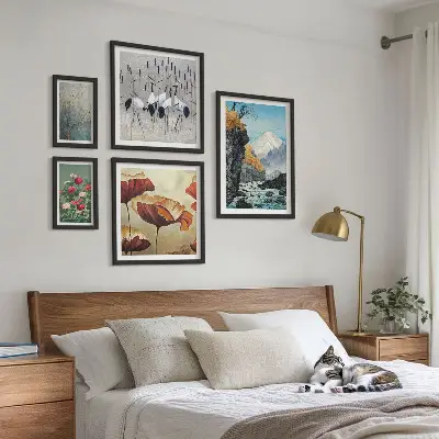 Modernes Wandbilder-Set mit Landschaften von Blumen und Bergen