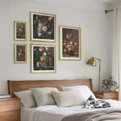 Bilderset fürs Sofa mit klassischen Blumenkompositionen