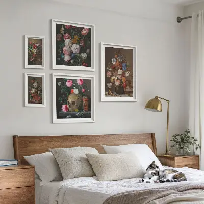 Bilderset fürs Sofa mit klassischen Blumenkompositionen