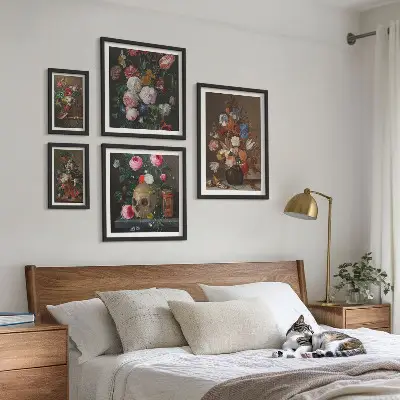 Bilderset fürs Sofa mit klassischen Blumenkompositionen