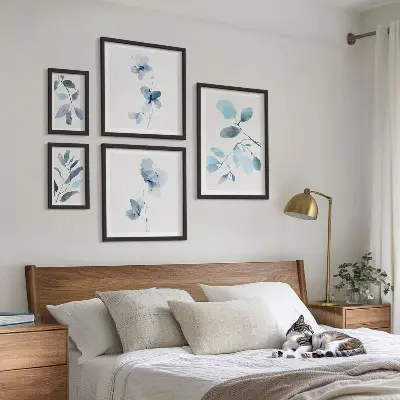 Bildergalerien-Set für die Wand mit blauen Pflanzenakzenten