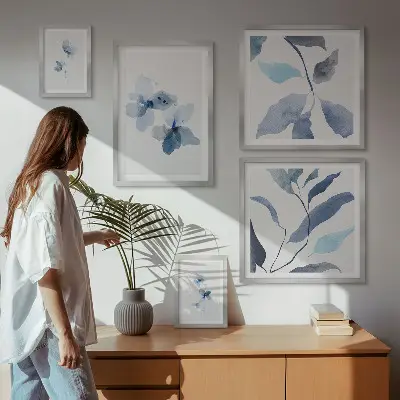 Modernes Wandbilder-Set mit stilvollen Aquarellblumen