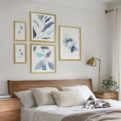 Modernes Wandbilder-Set mit stilvollen Aquarellblumen