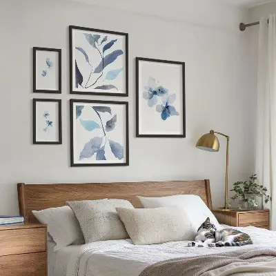 Modernes Wandbilder-Set mit stilvollen Aquarellblumen