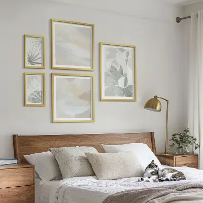 Bilderset fürs Sofa mit grauen und weißen Pflanzenmotiven