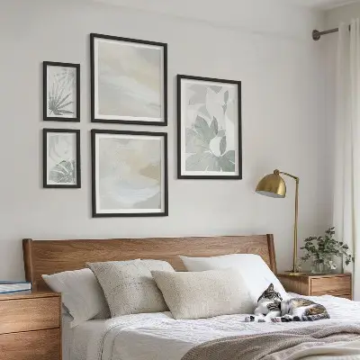 Bilderset fürs Sofa mit grauen und weißen Pflanzenmotiven