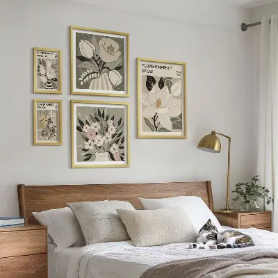 Bilderset fürs Sofa mit Blumenmustern aus London und Seoul
