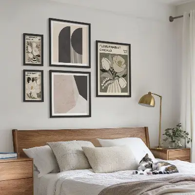 Bilderset fürs Sofa mit stilvollen Blumenarrangements