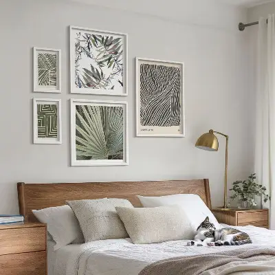 Modernes Wandbilder-Set mit minimalistischen Pflanzenmustern