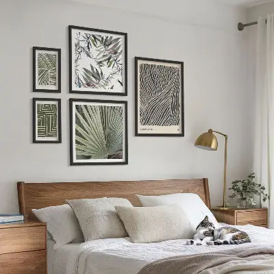 Modernes Wandbilder-Set mit minimalistischen Pflanzenmustern