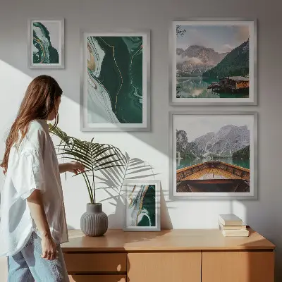 Modernes Wandbilder-Set mit grünen Landschaften, Wasser und Bergen