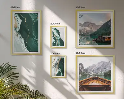 Modernes Wandbilder-Set mit grünen Landschaften, Wasser und Bergen
