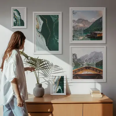 Modernes Wandbilder-Set mit grünen Landschaften, Wasser und Bergen
