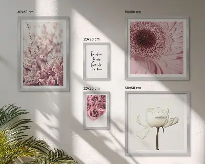 Modernes Wandbilder-Set mit floralen romantischen Akzenten