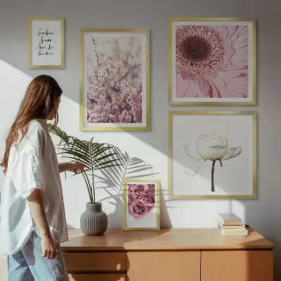 Modernes Wandbilder-Set mit floralen romantischen Akzenten