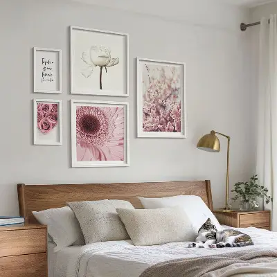 Modernes Wandbilder-Set mit floralen romantischen Akzenten