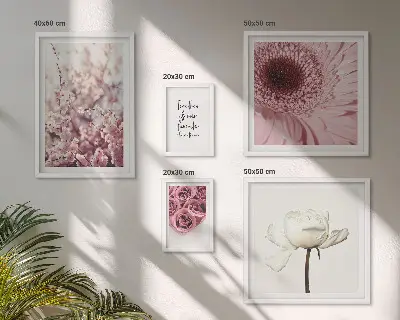 Modernes Wandbilder-Set mit floralen romantischen Akzenten