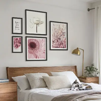 Modernes Wandbilder-Set mit floralen romantischen Akzenten