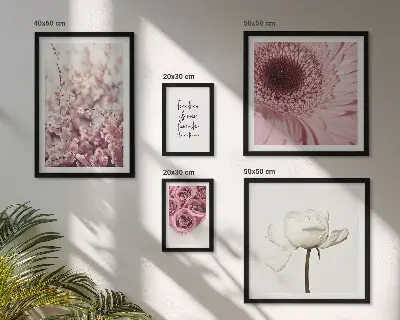 Modernes Wandbilder-Set mit floralen romantischen Akzenten