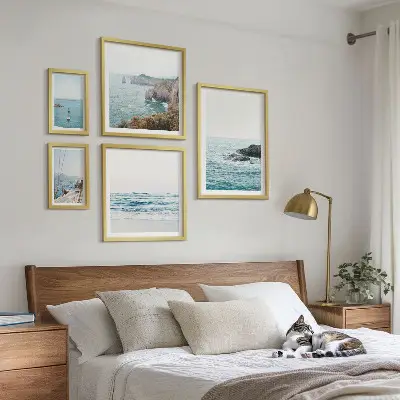 Wandbilder-Set fürs Sofa mit ruhigen Motiven von Meerblick, Stränden und Klippen