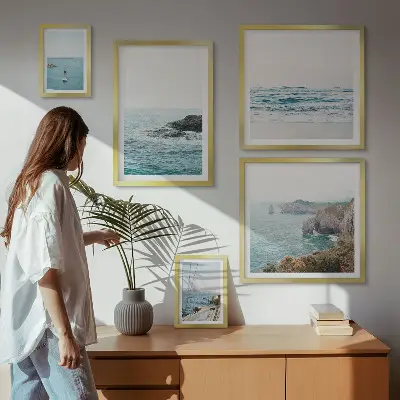 Wandbilder-Set fürs Sofa mit ruhigen Motiven von Meerblick, Stränden und Klippen