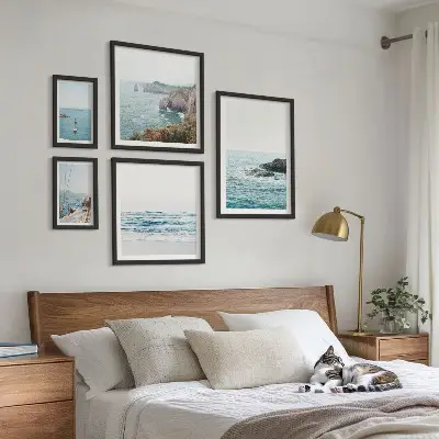 Wandbilder-Set fürs Sofa mit ruhigen Motiven von Meerblick, Stränden und Klippen