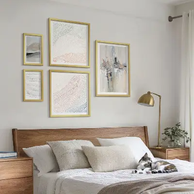 Bildergalerie-Set für die Wand mit abstrakten Kompositionen in verschiedenen Schattierungen
